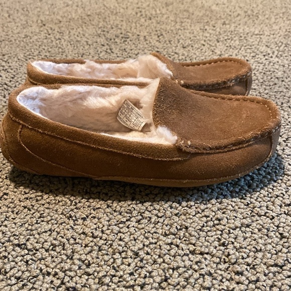 Ugg Brown Slip On Moccasins Size 5 in Like New Condition main image 5